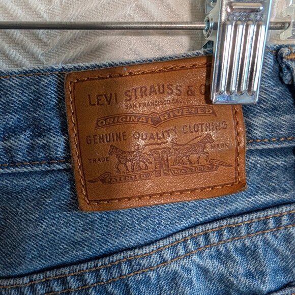 Levi’s High Rise Wide Leg Jeans Size 27 Cropped Distressed Hem Premium Denim - Picture 10 of 12